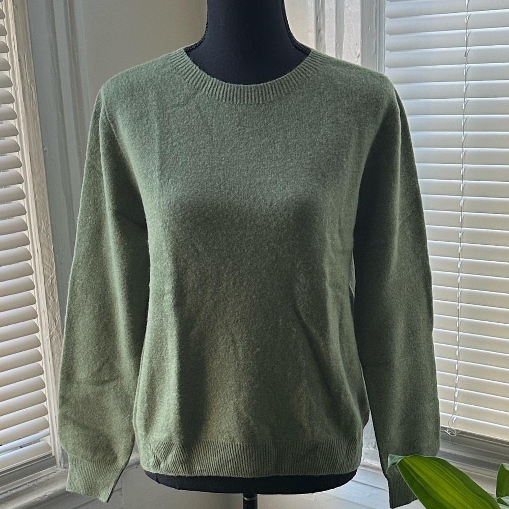 Elegant Wool Women's Sweater